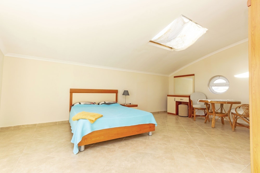 Paradise Town Villa Royal — 3