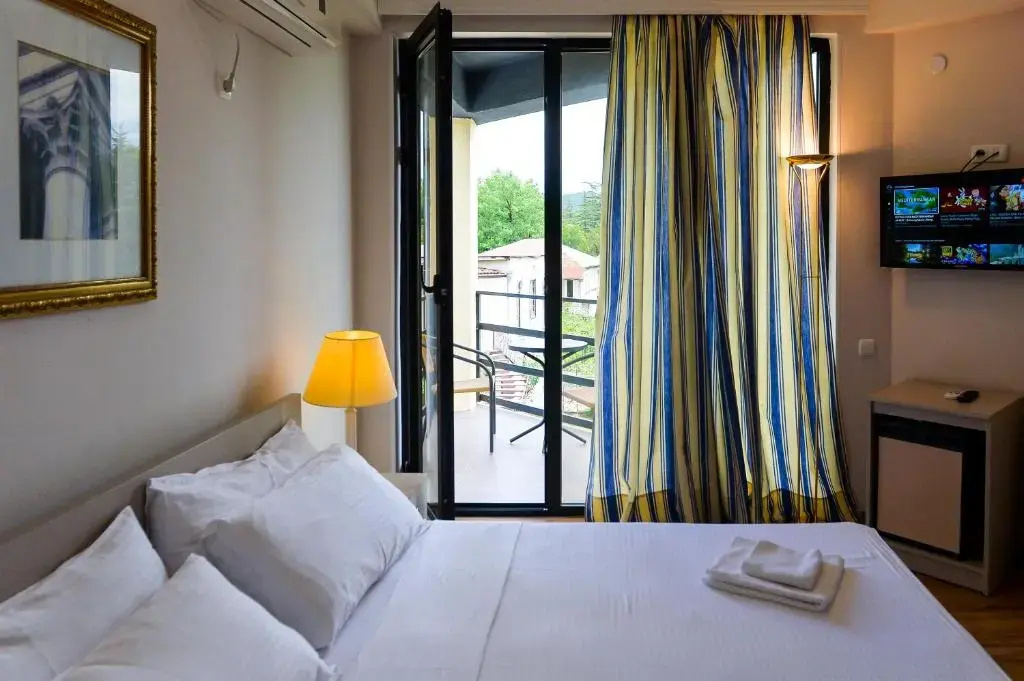 Standard Double room with balcony (full double bed)