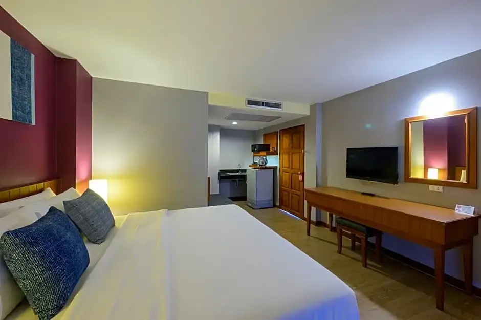 Quarter 09 Beach Room Type - DELUXE, POOL VIEW