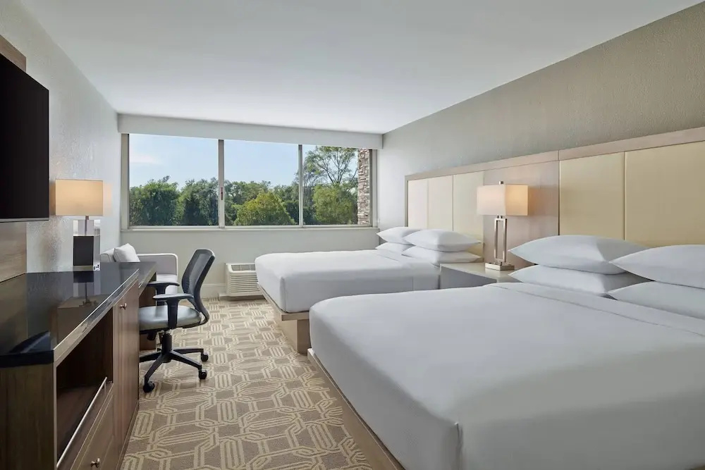 Delta Hotels by Marriott Chicago Willowbrook - Tap to explore photos