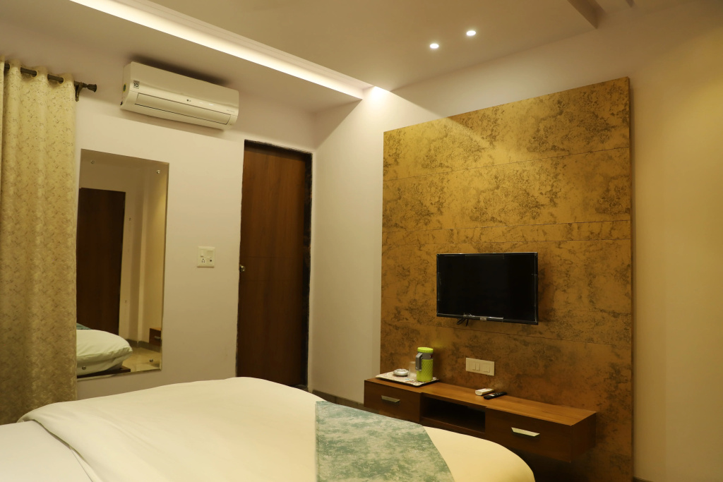 Deluxe Double room (full double bed)