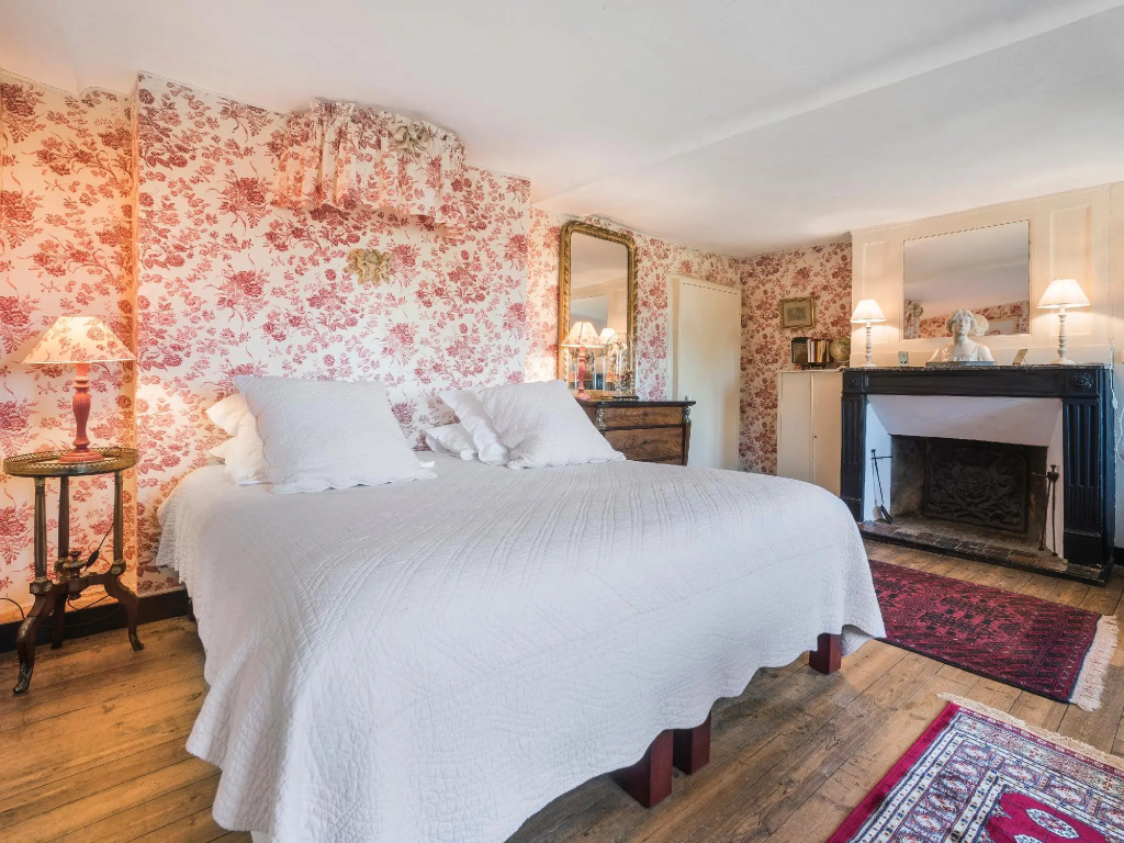 Classic Double room (full double bed)