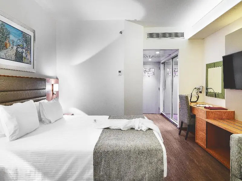 Double room with balcony and Marina View (full double bed)