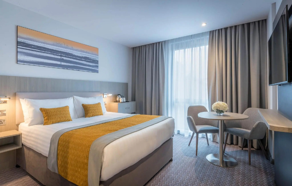 Maldron Hotel Manchester City Centre Room Type - Deluxe Double room (full double bed)