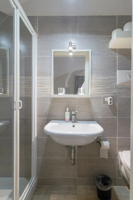 Superior Double room with balcony (full double bed)