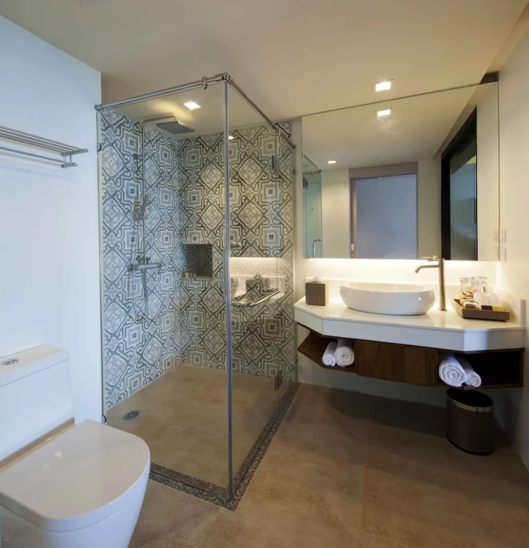 Двухместный номер Deluxe двуспальная кровать в Отель Zenmaya Oceanfront Phuket, Trademark Collection by Wyndham