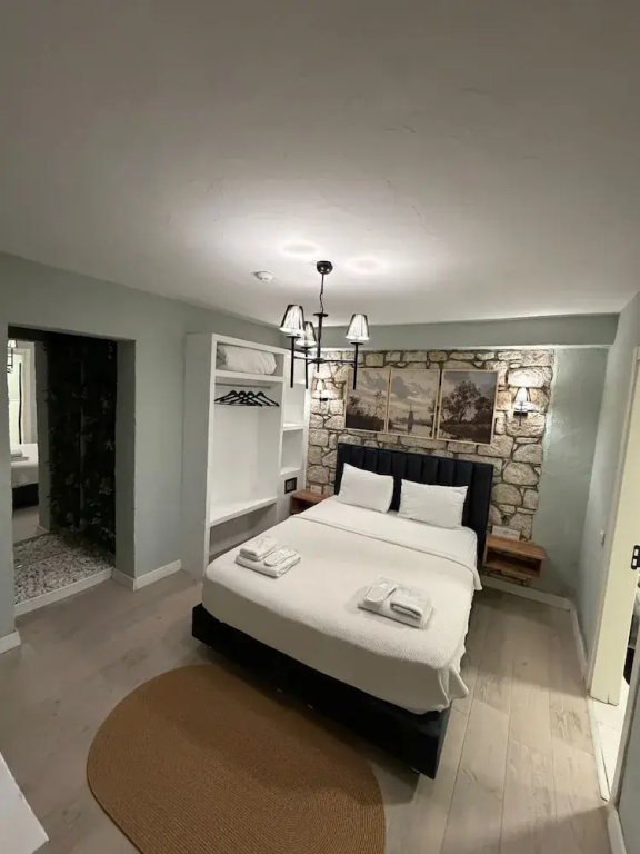 Economy room