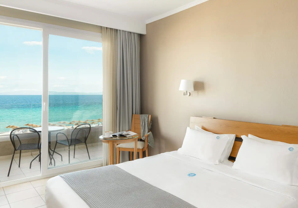 Double room with sea view (full double bed)