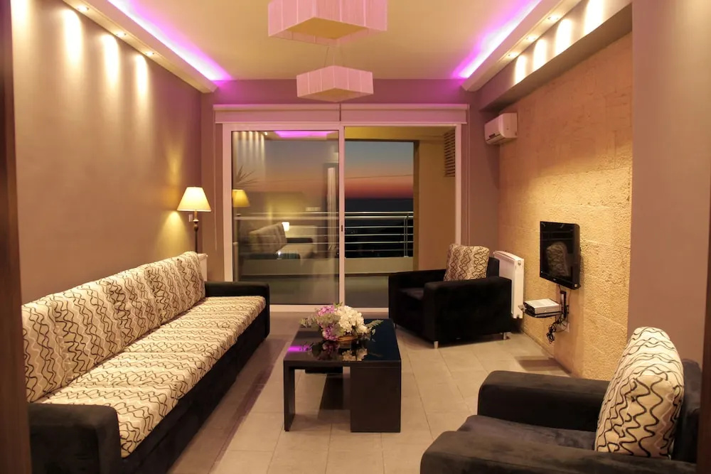 3 Bedrooms Apartment
