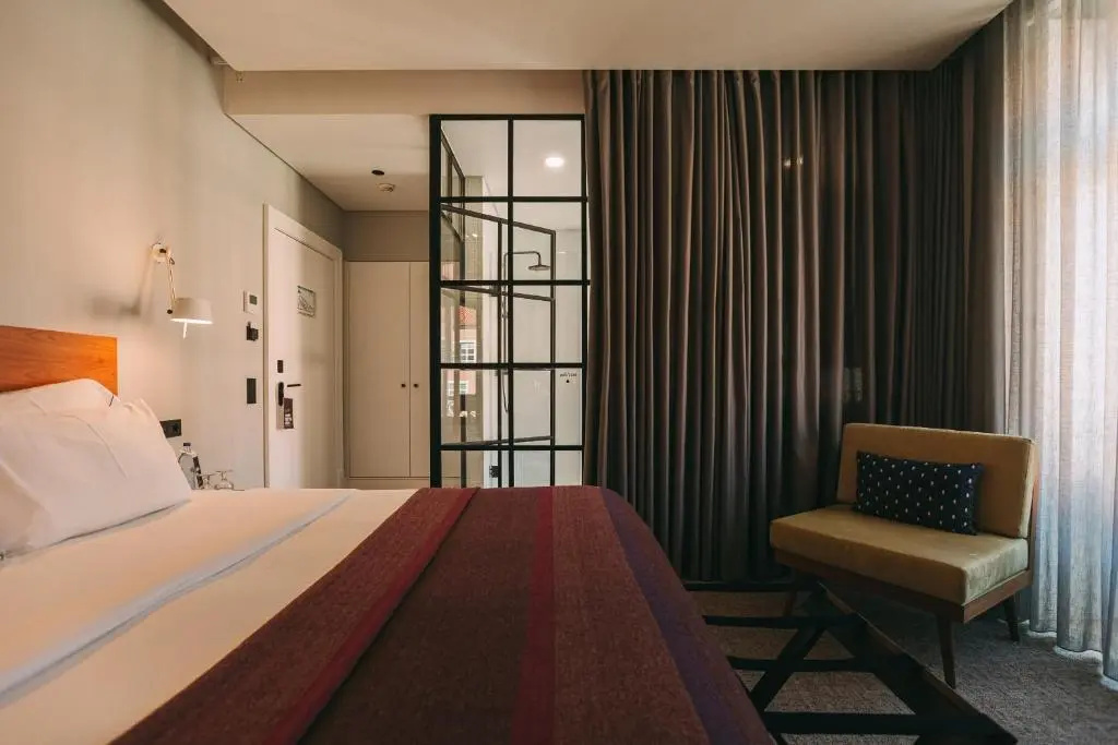 Deluxe Double room (full double bed)