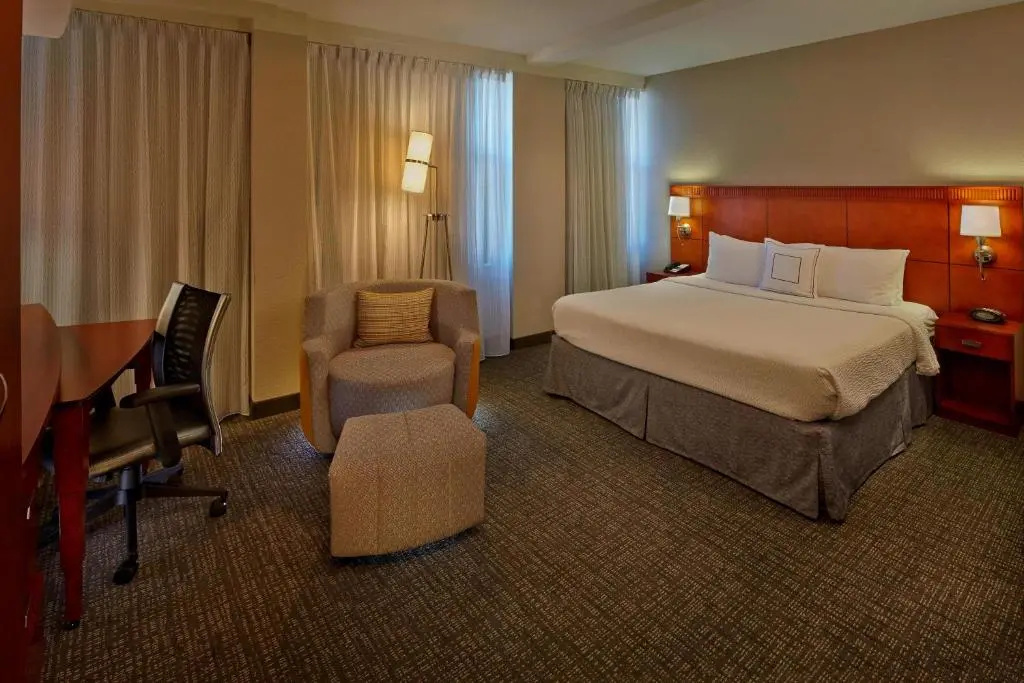 Courtyard by Marriott St. Petersburg Downtown - Chambres