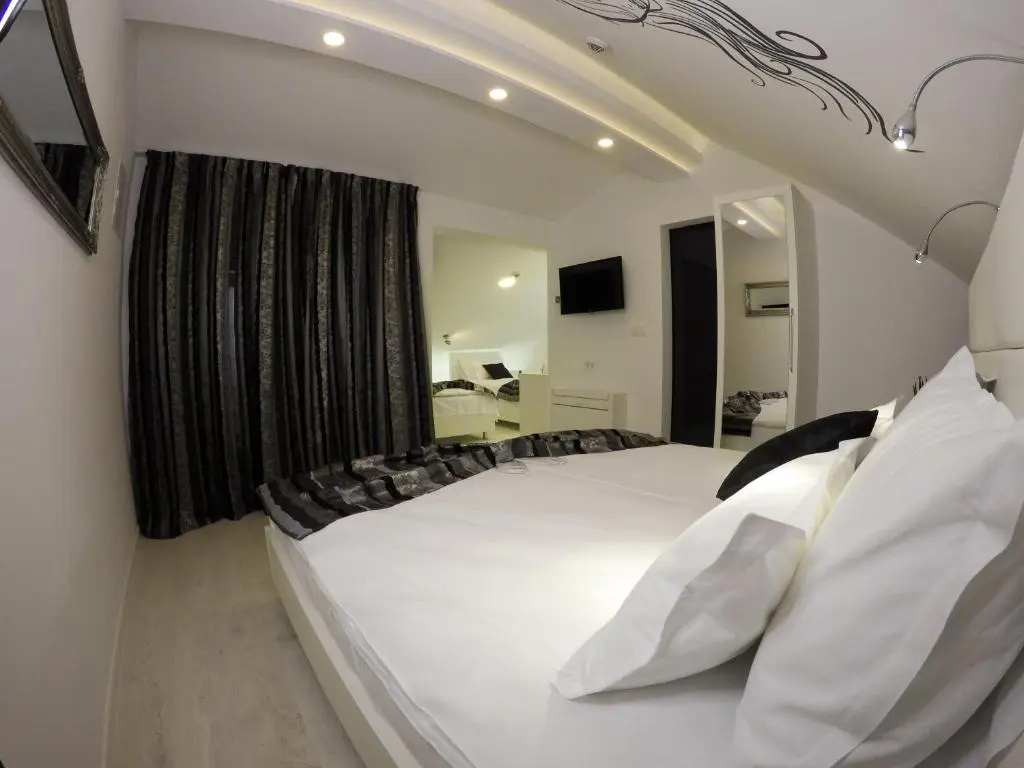 Deluxe Quadruple room