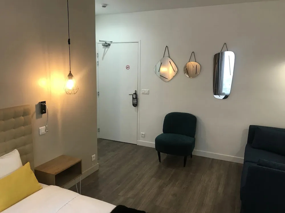 Premium Double room (full double bed)