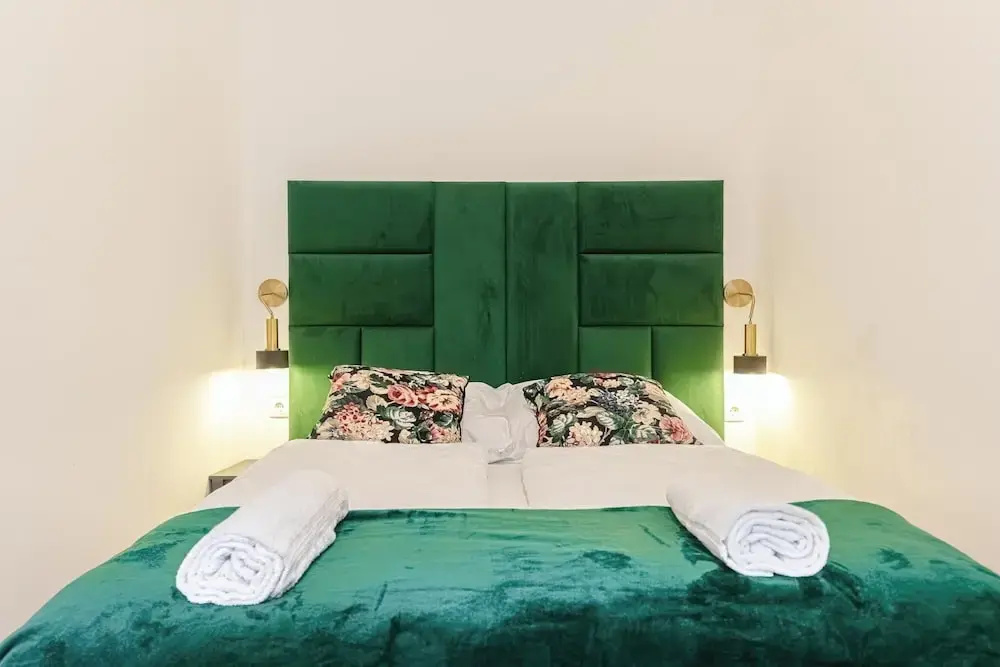 Lovely Apartment Steps from Schonbrunn