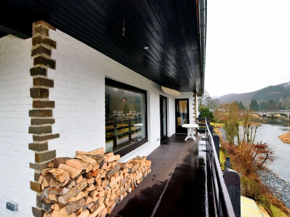 Modern Holiday Residence Located on the Banks of the Semois - фото 9