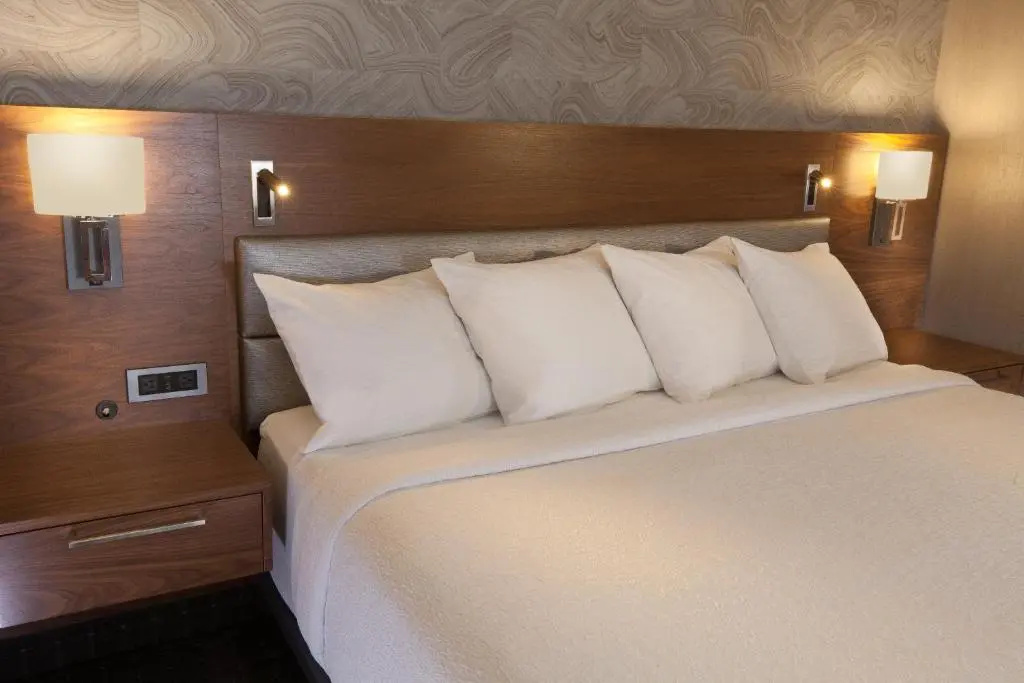 Standard room with partial view