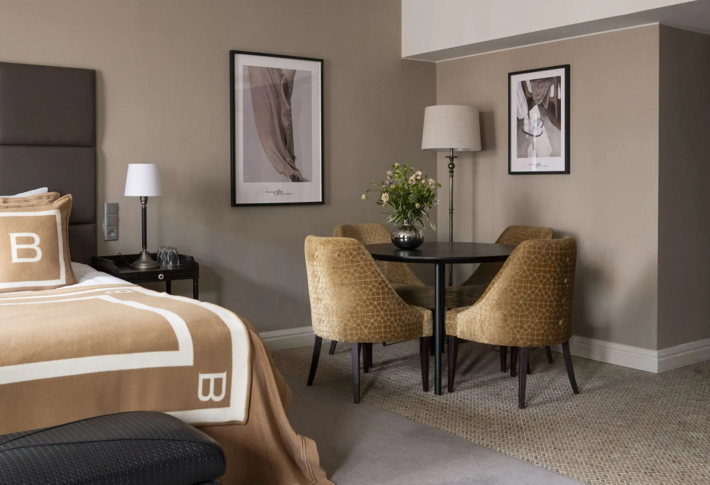 Double Junior Suite with city view (full double bed)