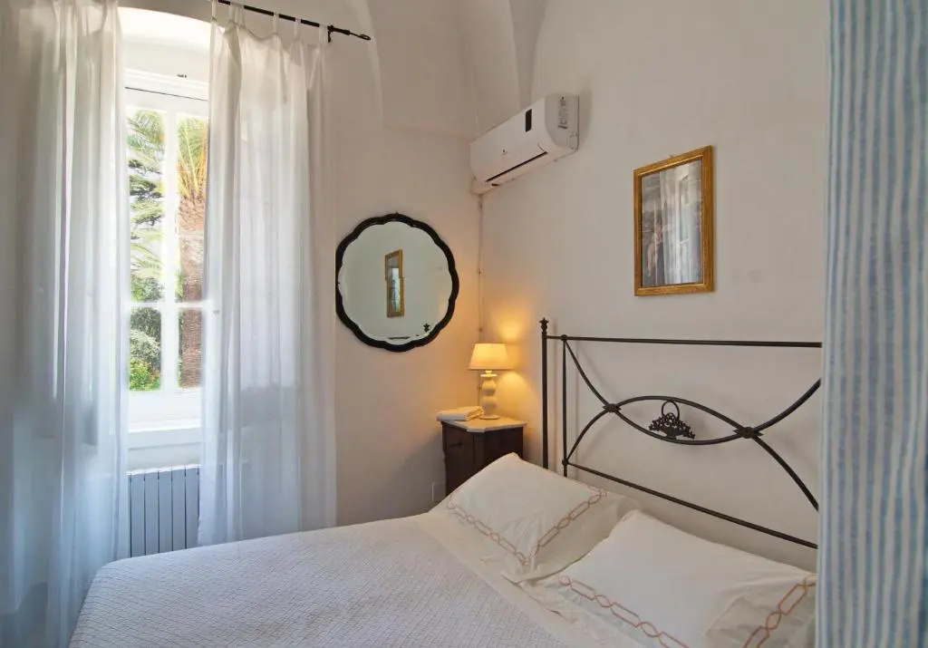 Classic Double room (full double bed)