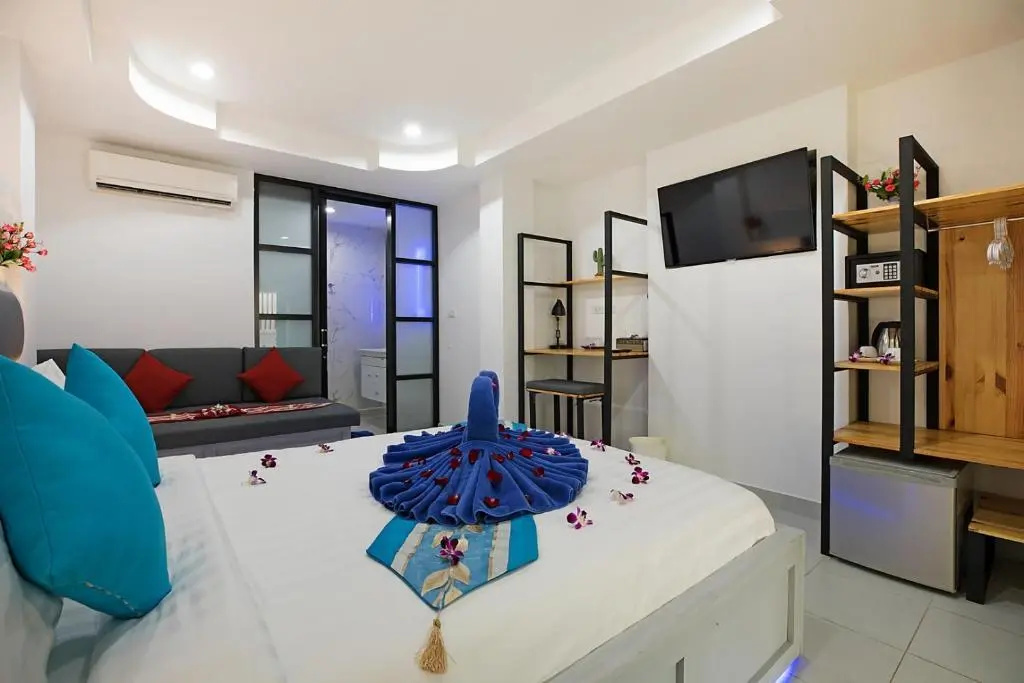 Deluxe Double room (full double bed)