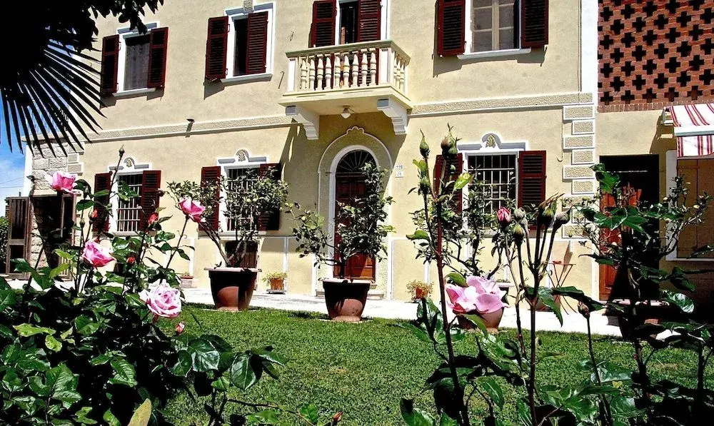 Hotel photo 1