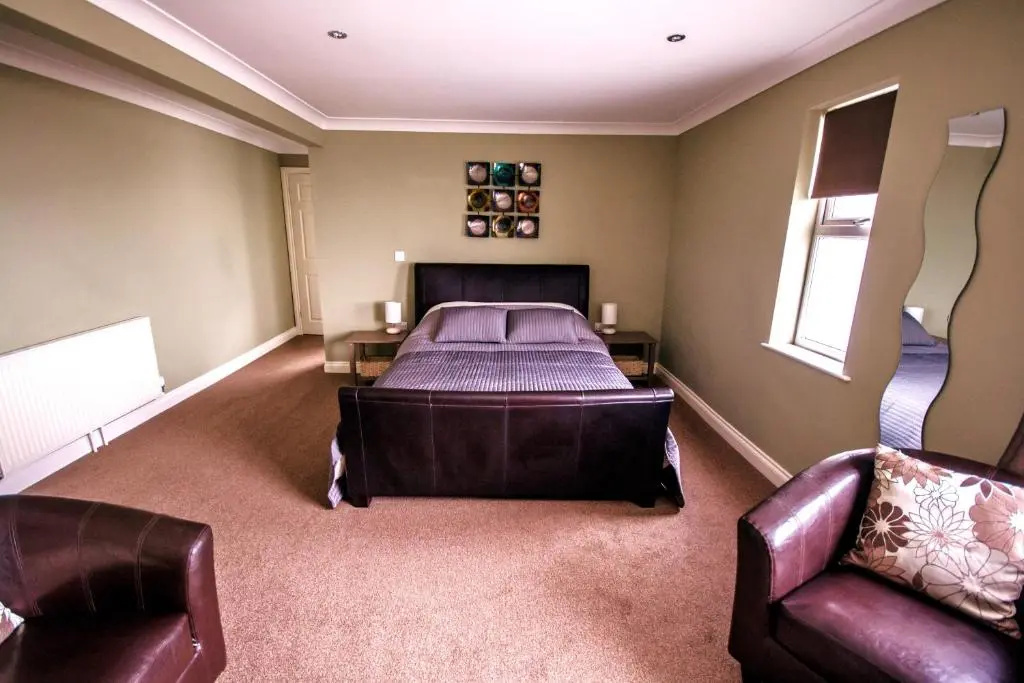 Deluxe Double room with partial sea view (full double bed)