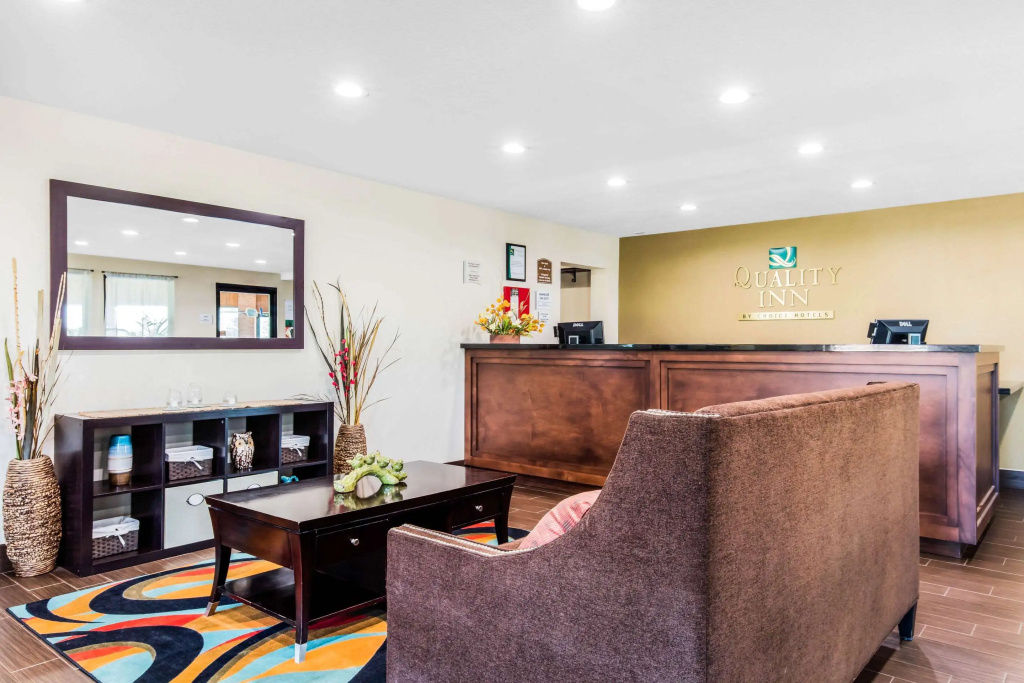 Lobby & Reception