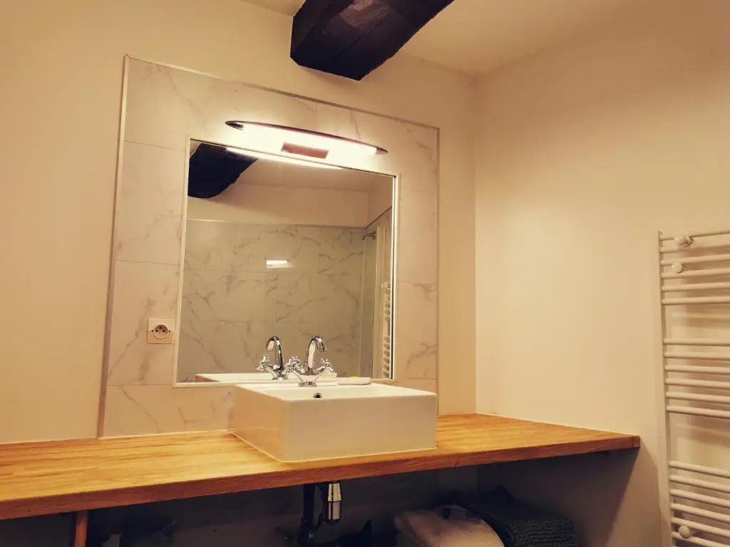 Charmant appartement, plein pied, 2 places parkings