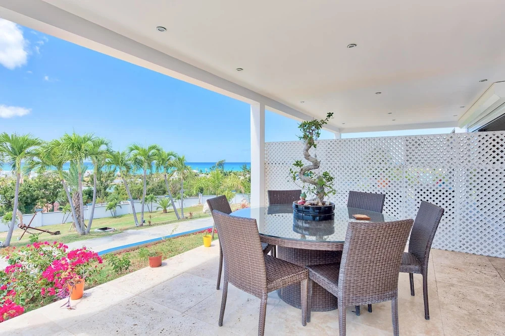 Swanky Caribbean Estate, Ocean Views, Heated Pool, AC, Free Wifi, Ping Pong, Pool Table