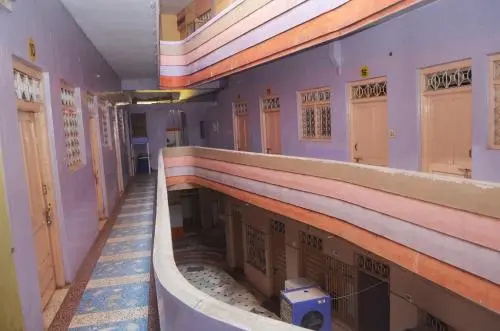 Hotel Pushpak Lodge