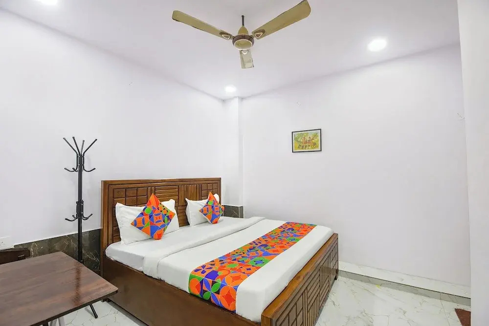 FabHotel Cosy Rooms - Near Embassies, DU South Campus