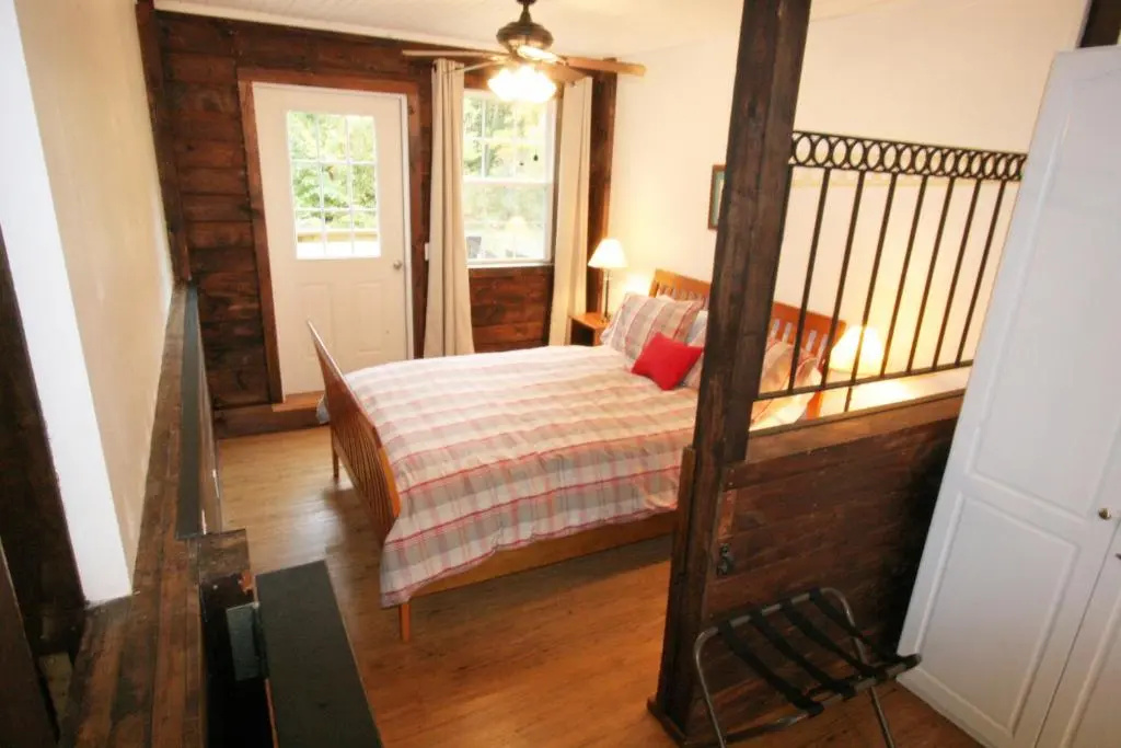 Double Suite (full double bed)
