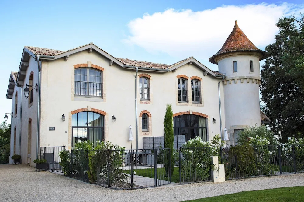 Château Saint Pierre de Serjac