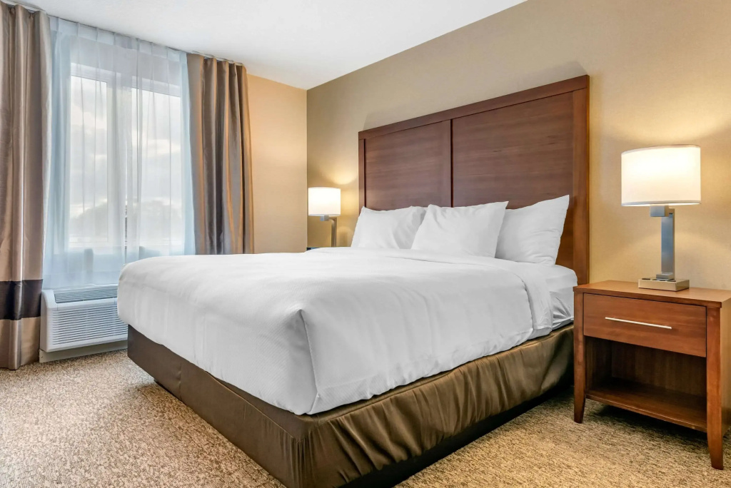 Double Suite (full double bed)