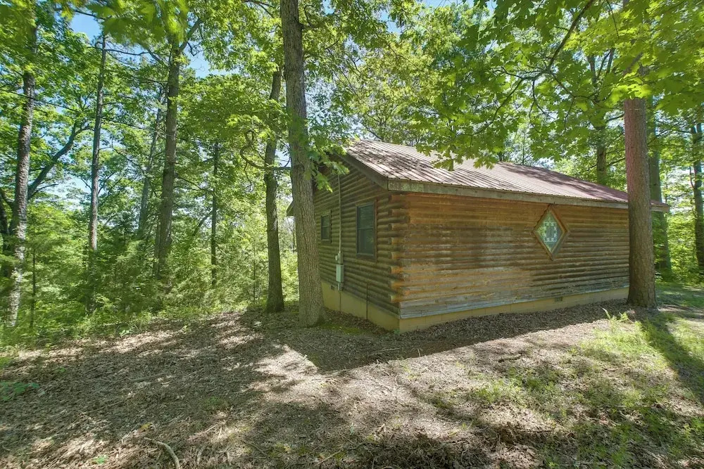 Secluded Studio w/ Deck ~ 8 Miles to Beaver Lake!