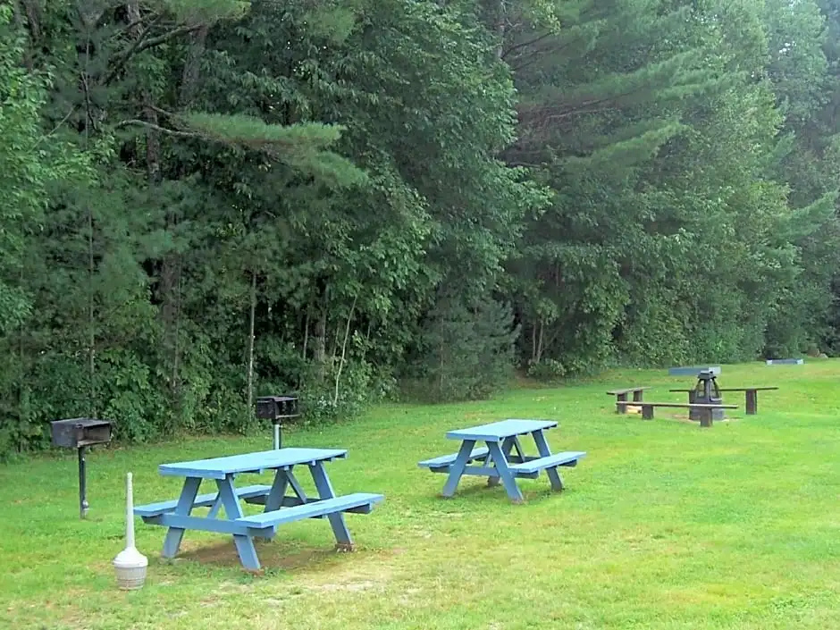 North Colony Motel and Cottages