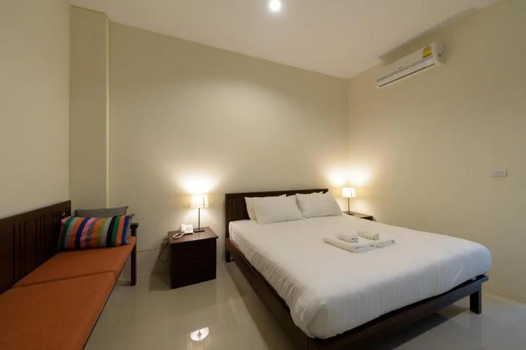 Deluxe Double room (full double bed)