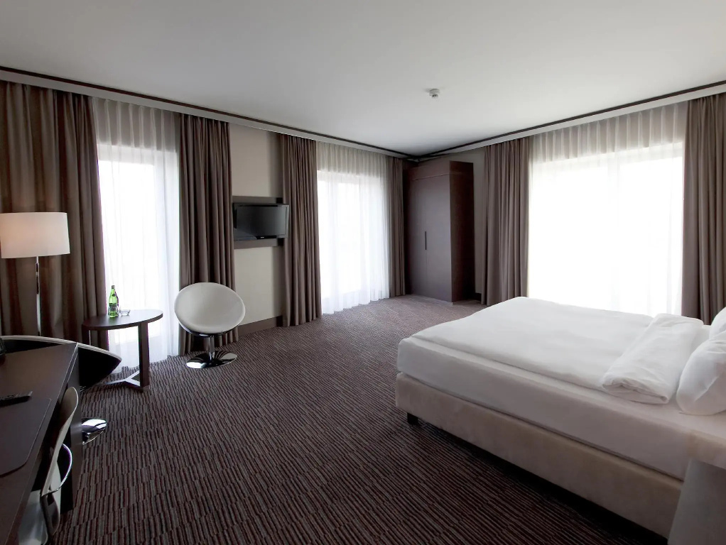 Deluxe Double room (full double bed)