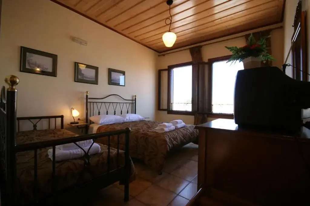 Standard Triple room with sea view