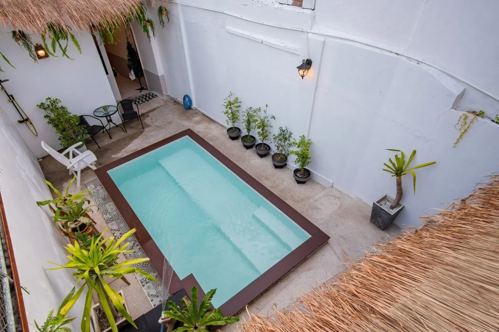 Isara Boutique Hotel and Cafe