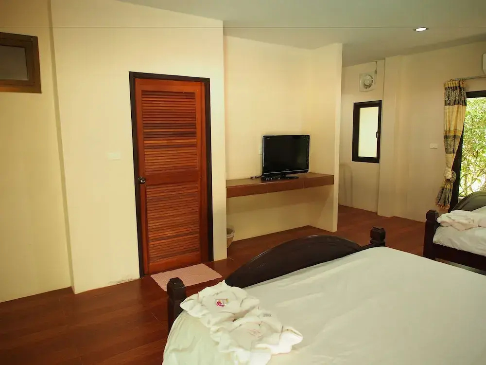 Standard Double room with garden view (full double bed)