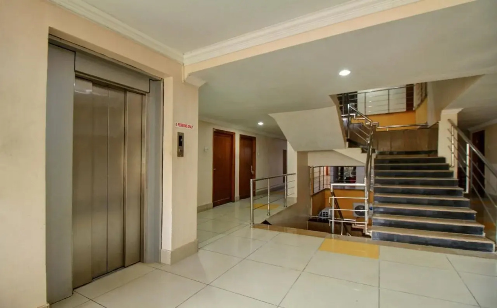 Lobby & Reception