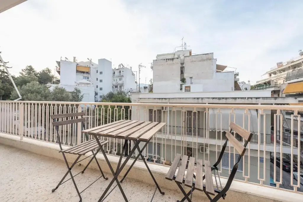 Renovated apt for 6 close to Metro