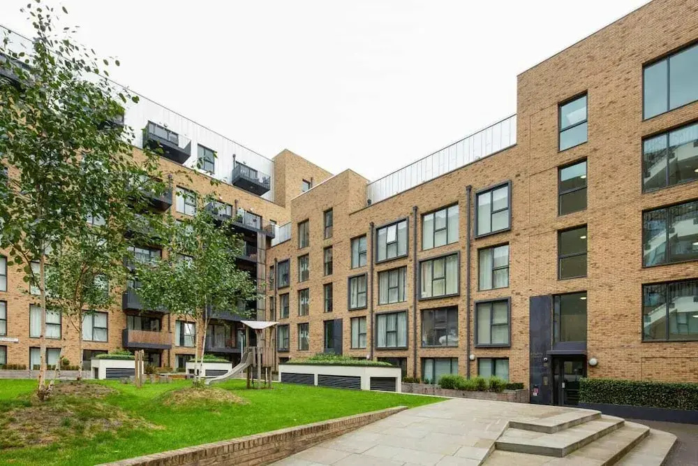 Modern 1bed W/balcony in Bromley, 7mins to Tube