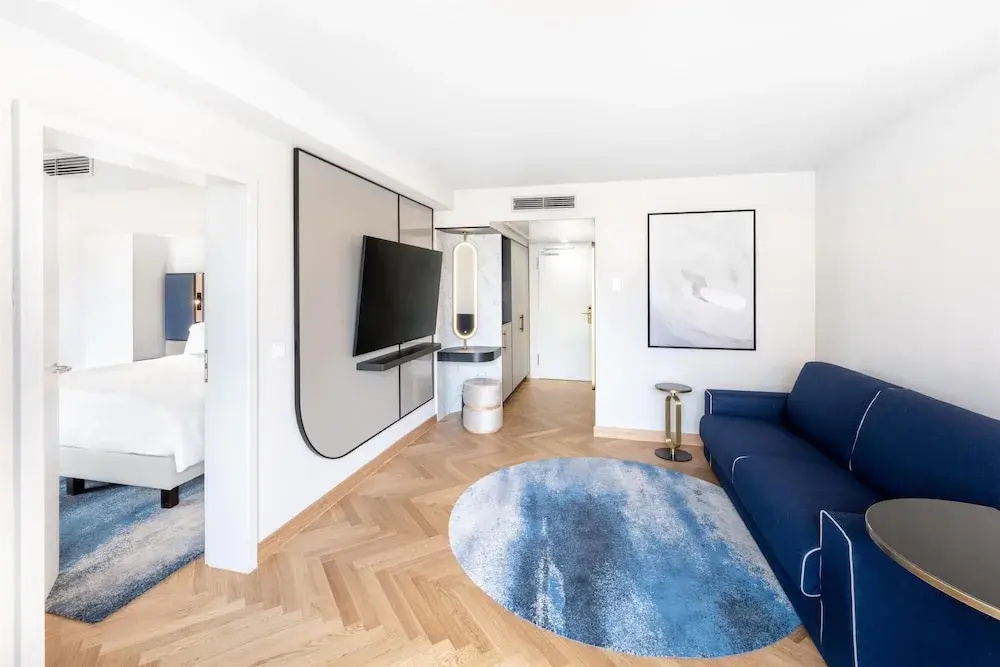 Executive Dome View Double Junior Suite (full double bed)