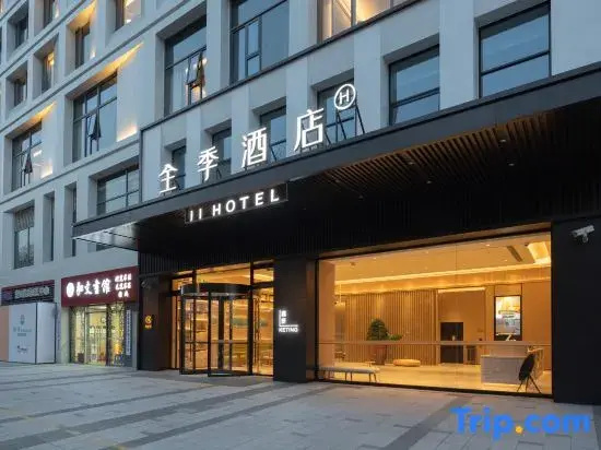 JI Hotel (Shanghai Baoyang Road Subway Station)