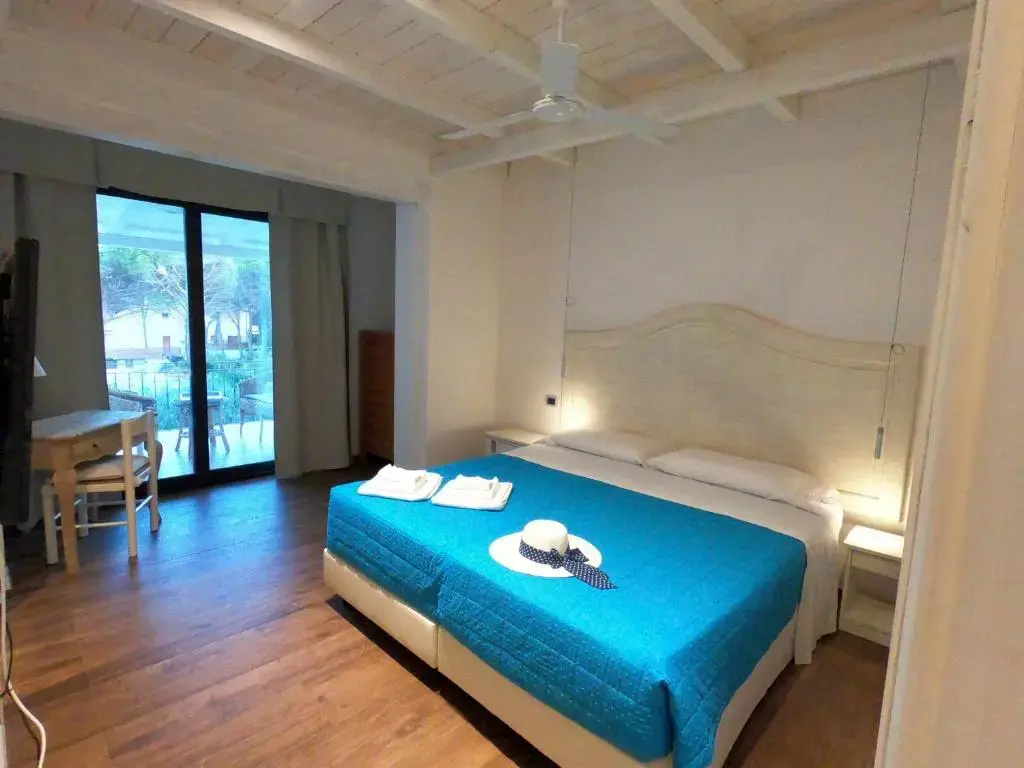 Standard Double room with sea view (full double bed)