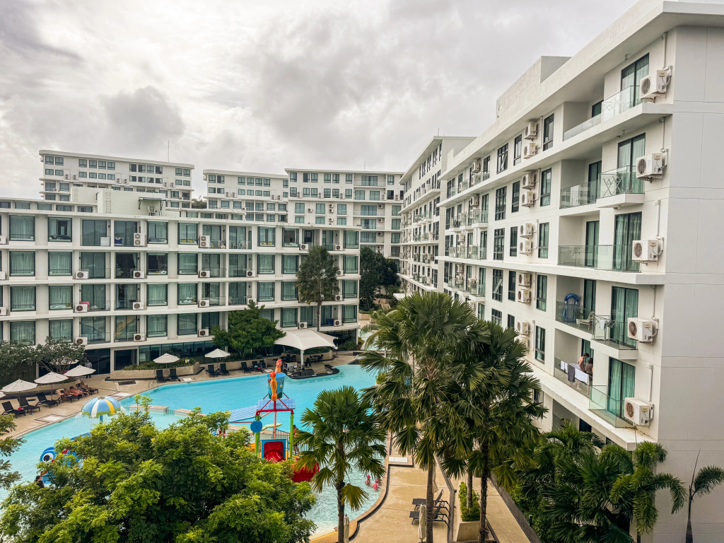 Perfect Studio 3 pools Nai Harn Flat