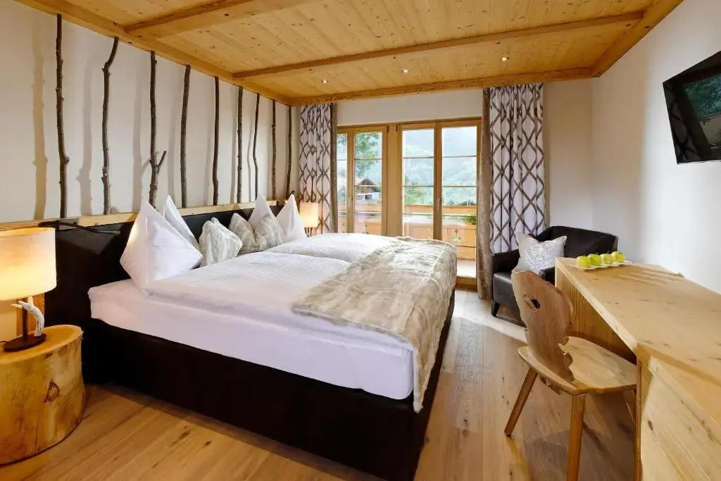 Classic Double room (full double bed)