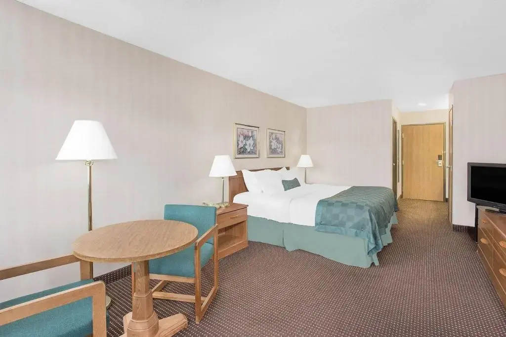 Standard room with lake view