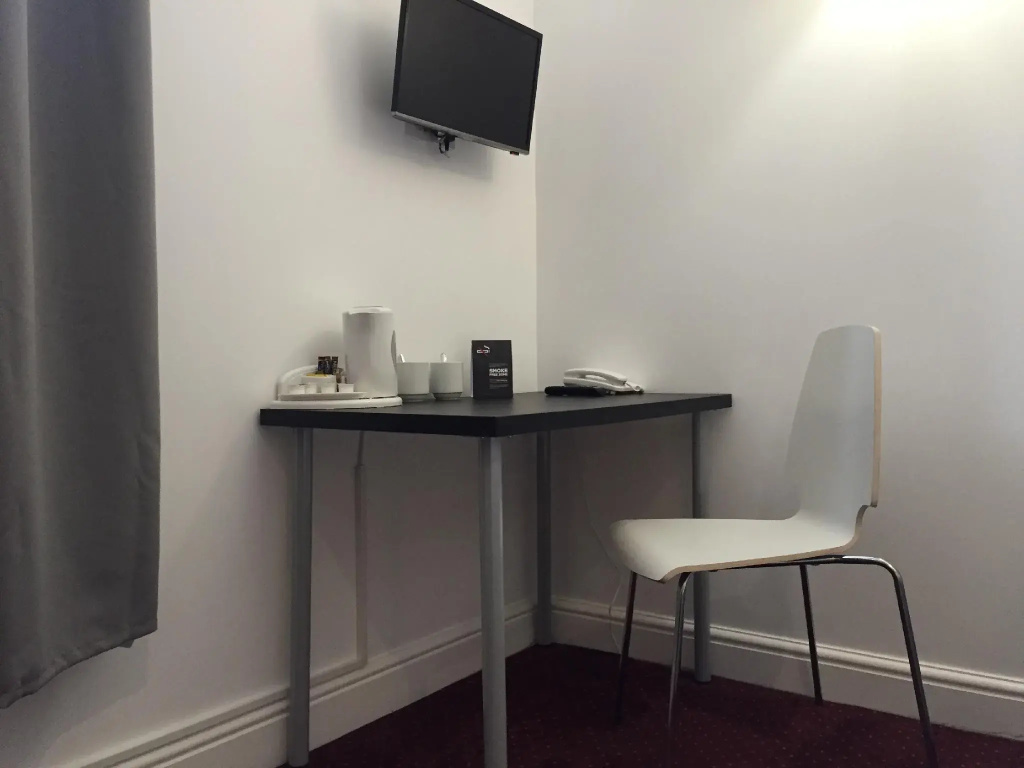 Deluxe Double room (full double bed)